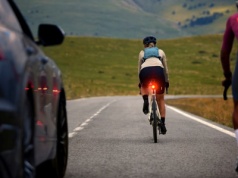 Garmin Varia RearVue 820 oficjalnie. Kolarze, to może uratować wam życie