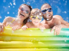 Setki tysięcy kar za wakacje z dziećmi w trakcie roku szkolnego