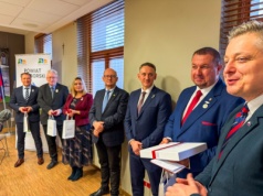 Medale Zasłużony dla Rolnictwa wręczone w Raciborzu. Wizyta wiceministra z rozmowami o geodezji, AI i przyszłości Rafako