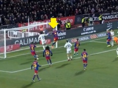 Co za szczęście Barcelony. Zobacz nieprawdopodobną interwencję w końcówce