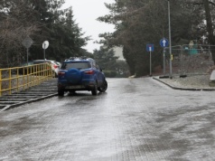 Opady marznące w niemal całym kraju. IMGW znowu ostrzega. W tych regionach warunki są fatalne