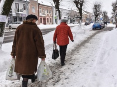 Kupione w Biedronce, oddane w Lidlu. Tak działa system kaucyjny