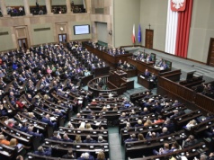 SONDAŻ. Rośnie partia Bruna, zaskakujący wynik PSL