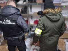 Oszustwa sprzedażowe podczas transmisji live w Internecie. Wkroczyły Policja i KAS