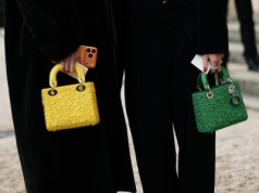 Służby uderzają w sprzedaż live na Facebooku. Przejęto podróbki warte ponad 5 mln złotych