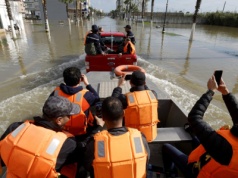 Ekstremalna pogoda sieje zniszczenie. Ewakuacja ponad 50 tys. osób