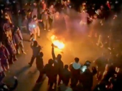 „Nie zabijemy was. Najpierw was zgwałcimy”. Iran tonie we krwi