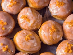 Pyszne pączki w nieco zdrowszej wersji. Ciasto jak w tradycyjnych, o 1/3 kalorii mniej i niewiele tłuszczu