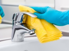 Tym płynem wyczyścisz pół domu. Okna i krany będą jak nowe