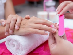 Takie salony kosmetyczne lepiej omijać szerokim łukiem. Ekspertka wskazuje 4 red flagi