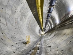 Firma drążąca tunel kolejowy w Łodzi bez kontraktu. Udało się jej posunąć o ledwie półtora kilometra