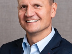 Był managerem w Maczfit i Horteksie. Został liderem w spółce Haleon