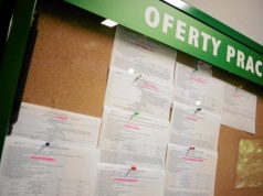 Rekordowa liczba szukających pracy. Wpływ mają postanowienia noworoczne