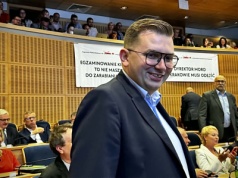 Poseł Kmita pogonił do roboty krakowskie struktury partii. PiS otwiera punkt zbiórki podpisów pod referendum