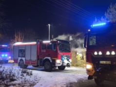 Śmiertelny pożar w Radomsku. Spłonął drewniany dom