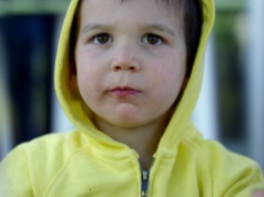 Przyłapujesz dziecko na kłamstwie i się złościsz? Właśnie utrwalasz w nim nawyk oszukiwania