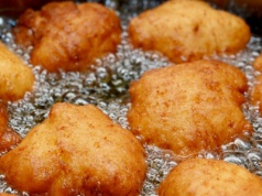 W jakiej temperaturze smażyć pączki? Przez jeden błąd chłoną tłuszcz. Pamiętaj o tych zasadach