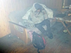 Mężczyzna w kryzysie bezdomności zadzwonił na numer 986 i powiedział, że „za chwilę umrę”. Służby ruszyły na ratunek