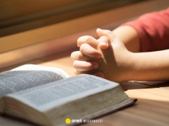 Anglicy chętnie kupują Pismo św. "Sprzedaż w 2025 r. wzrosła o 134 proc."