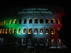 Gdy zachodzi słońce, zaczyna się zwiedzanie. Nowy trend w turystyce