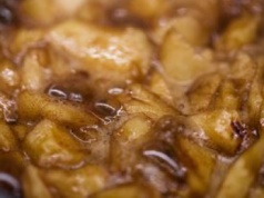 Wielu sypie do szarlotki. Mało kto zastanawia się, jak faktycznie działa