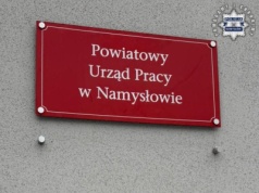 Nie wytrzymał tego! Ukradł tablicę urzędu pracy
