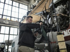 Serwis samochodów – co i kiedy trzeba wymieniać w trakcie eksploatacji auta?