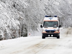 Na 10 godzin utknęli z pacjentem na drodze. Przez lód karetka nie mogła dojechać do szpitala