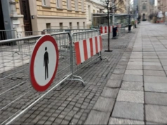 „Fale” i barierki na Mariackiej. Są poważne problemy z chodnikami w centrum Katowic