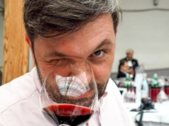 Od Rzymu do Raciborza. Jeden z najbardziej cenionych krytyków winiarskich odwiedzi zamek