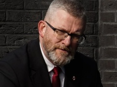 „SŁABA KOBIETA BEZ PRZEBIEGU” czyli kim są wyborcy Brauna