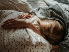 Załóż przed snem, a rano sobie podziękujesz. "Skóra nawilżona przez całą noc"