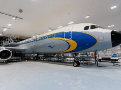 LH: A321 w barwach retro Lockheeda Super Star