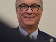 Czarzasty w awangardzie – krytykując Trumpa idzie za emocjami Polaków, ale też Europy