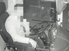 Driftował miejskim autobusem z pasażerami. Stanie przed sądem