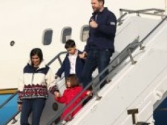 14 samolotów, 300 agentów i jedzenie z USA. Świta J.D. Vance'a oszałamia