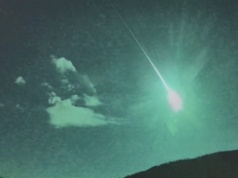 Ta czarna skała to fragment młodego Marsa. Skaner pokazał, co skrywa w środku