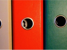 Nie tylko testament na wypadek śmierci. Każdy powinien mieć przygotowaną "czerwoną teczkę"