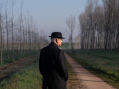 Łabędzi śpiew. W filmie „La Grazia” Paolo Sorrentino wraca do starcia starości z młodością