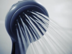 W kranach leci letnia woda zamiast ciepłej. Mieszkańcy pytają, kiedy problem się skończy