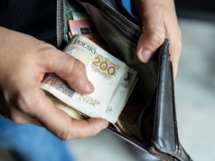240 zł dla 4 milionów Polaków. Premia od państwa do 15 kwietnia