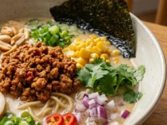 ​Kremowy paitan i pikantna wieprzowina. Autorska interpretacja azjatyckiego klasyka