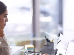 Czy szef może zablokować urlop na żądanie? Komu i kiedy może odmówić?