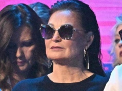 Iwona Pavlović nie ukrywa emocji. Tak przeżywa żałobę miesiąc po śmierci mamy