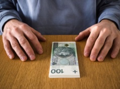 Komornicy coraz częściej blokują konta kierowców. Problem ma już 351 tys. osób. Rekordzista stracił 5 mln