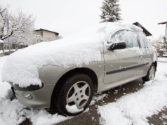 Uczyli nas tak ojcowie i dziadkowie. Ten zimowy nawyk niszczy silnik w nowoczesnym aucie