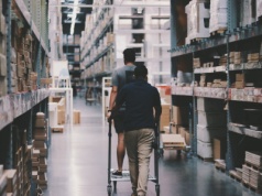 Amazon zarobił rekordowo dużo, ale inwestorzy i tak uciekli. Powód? 200 miliardów dolarów na sztuczną inteligencję