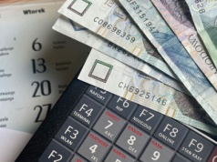 To najlepszy miesiąc, by przejść na emeryturę. Można zyskać nawet kilkaset złotych miesięcznie