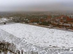 Profesor na Facebooku wyjaśnił, dlaczego Wisła zamarzła