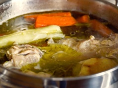 To obowiązkowa przyprawa do rosołu. Często jest pomijana. Działa lepiej niż maggi